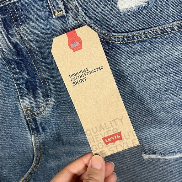 Levi's High Rise Deconstructed Distressed Blue Denim Skirt size 14 / 32 NWT - Picture 3 of 5